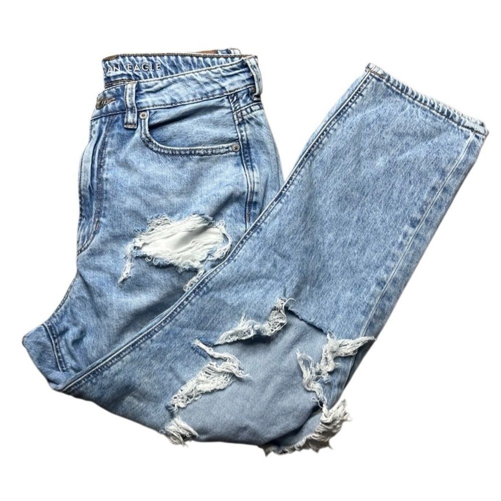 American Eagle Ripped Light Blue Mom Jeans Size 6 Short